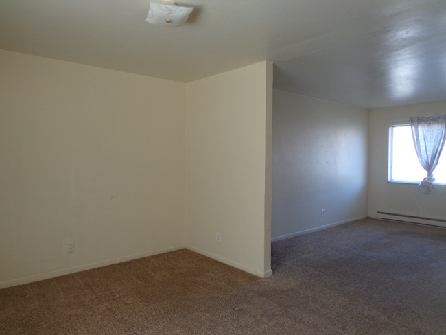 Building Photo - 713 Cedar Dr Rental