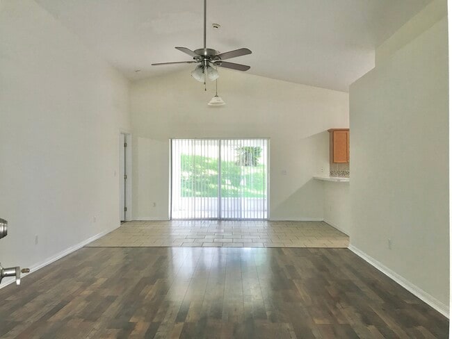 Photo - 989 Scenic View Cir