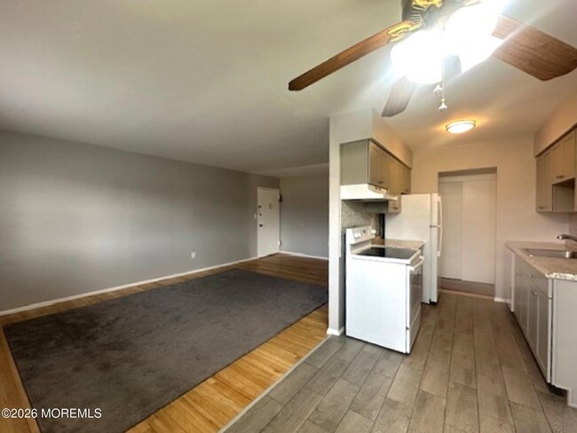 Photo - 61 Stonehurst Blvd Unit F