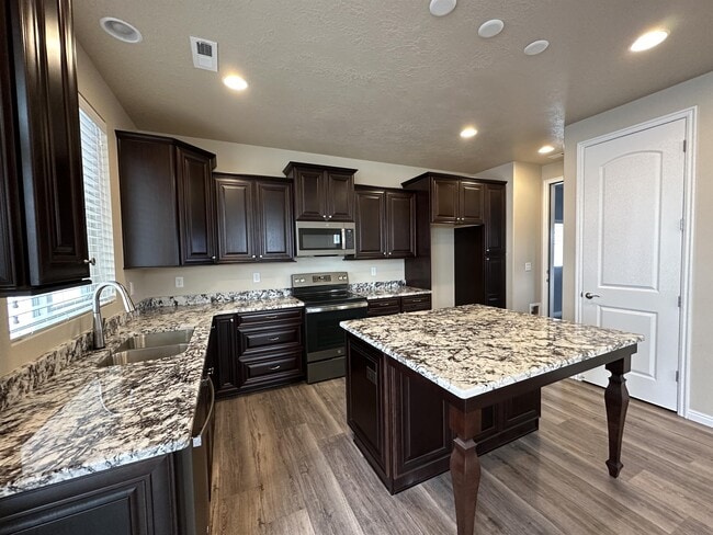 2312 W Lydia Ln