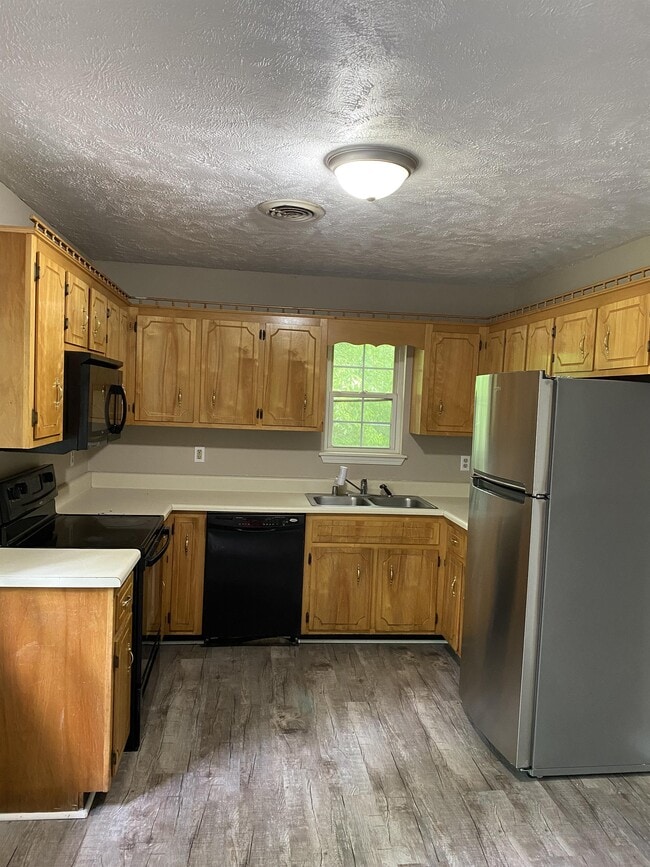 Photo - 1001 Caroline Dr