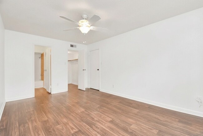 Building Photo - 7400 Bellerive Dr Unit 1505