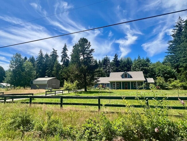 Building Photo - 3+ BD on 2 Acres - Barn Included