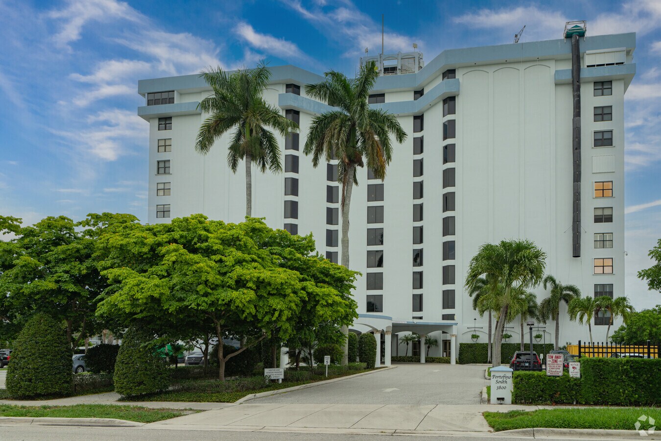 Alternar - Portofino South Condominiums