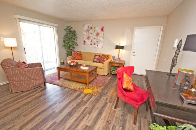 Photo - Ninety-Nine44 on Walnut