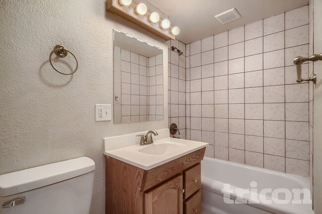 Photo - 185 N Harlan St