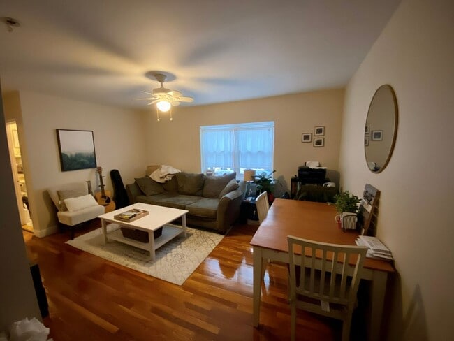 Building Photo - Huge and Sunny Apt near Cleveland Circle and T's! Heat and Hot Water Included! Cat Friendly!