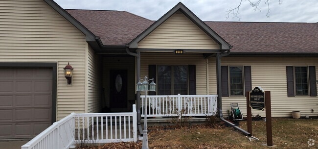 Building Photo - 310 N 1st St Rental