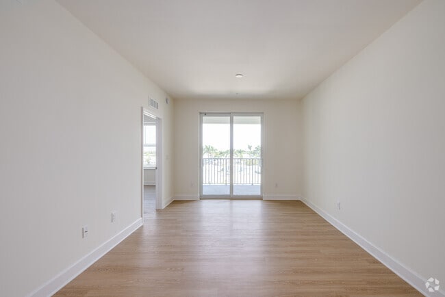 2 BR, 2 BA - 958SF