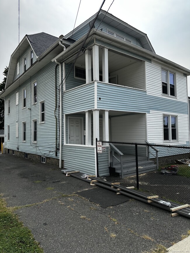 Building Photo - 138 Mill Hill Ave Unit 3