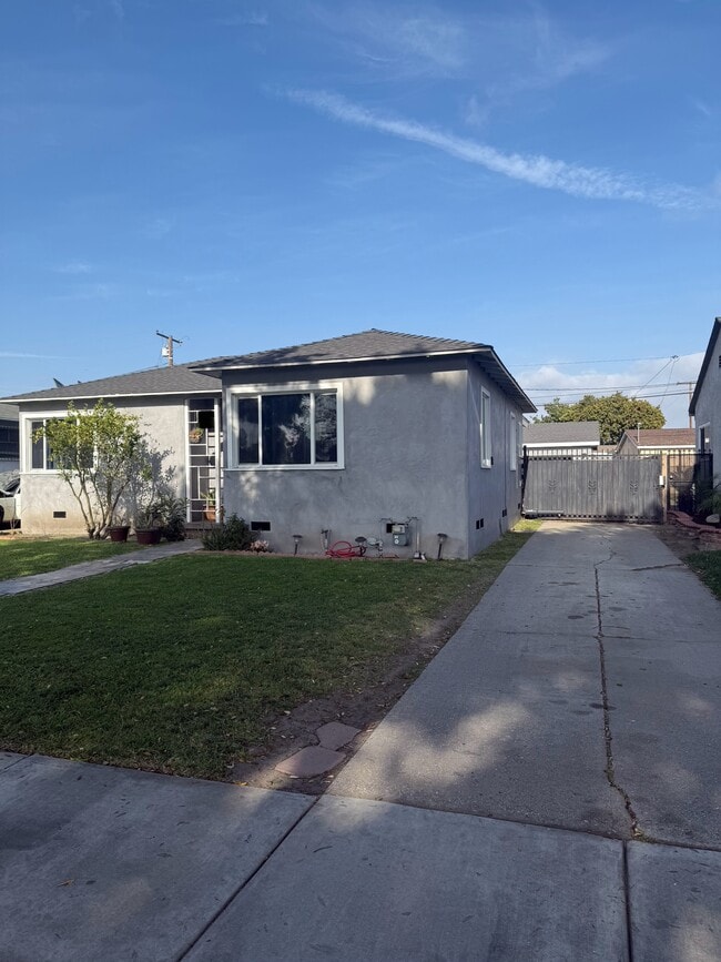 Renting, Front of house - 12148 S Central Ave House