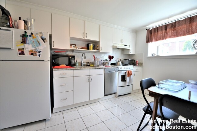 Building Photo - 58 Bryon Rd Unit 1