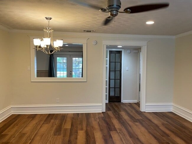 Photo - 5719 Fairview Dr