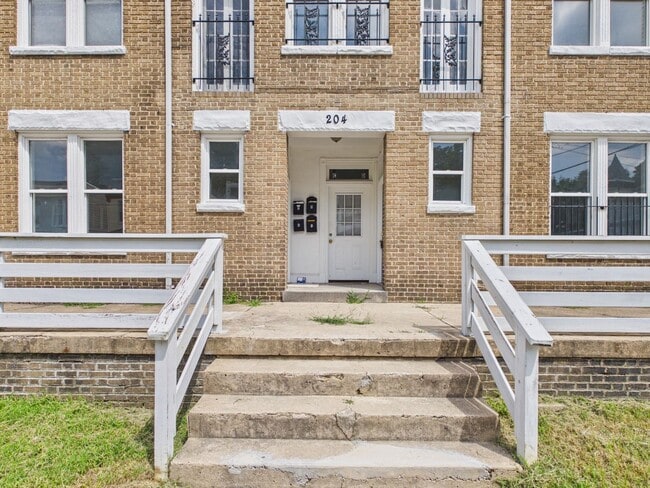 Photo - 204 Wellford St Unit Apartment B