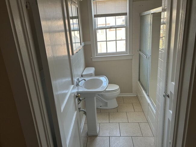 One bath - 208 Circular Rd Unit 4