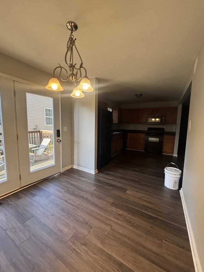 Photo - 539 Maple St