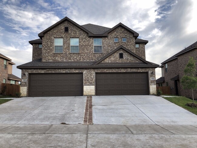 LUXURY 2 STORY DUPLEX LOCATED IN MIDLOTHIA... - LUXURY 2 STORY DUPLEX LOCATED IN MIDLOTHIA... House