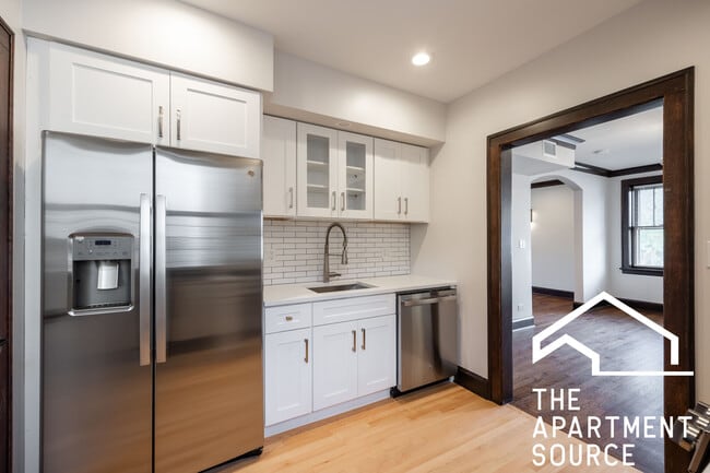Building Photo - 6409 N Talman Ave Unit 201