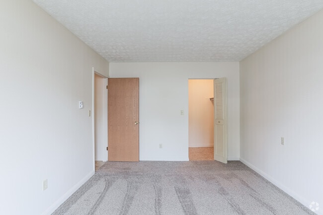 2BR, 1BA - 842SF