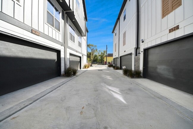 Photo - 2524 Live Oak St