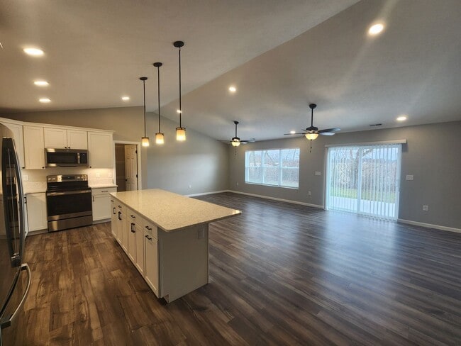 Photo - East Side Terre Haute - 5 Bedroom, 3 Baths, 2 Car Garage Home!