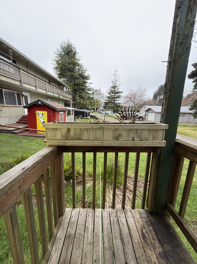 Photo - 2547 NE Holmes Rd