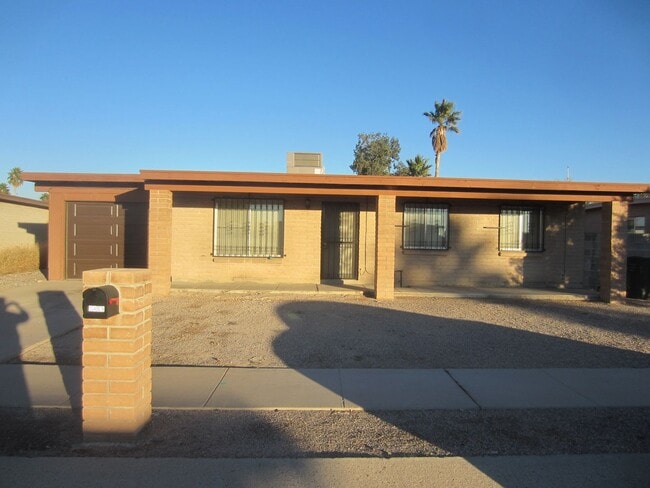 Building Photo - Clean & Cozy 3 Bed.  2 Bath Home With Big ...