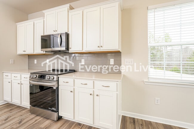 Photo - 5585 Hydrangea St