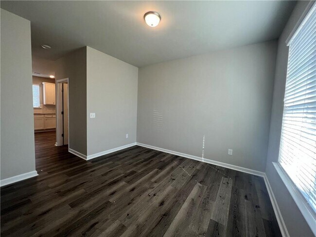 Photo - 213 Creek View Pl