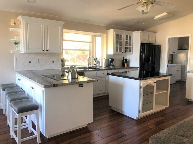 Photo - Lake Front Furnished Home, 3 bed, 4 bath i...