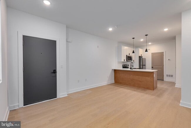 Photo - 2350 N 16th St