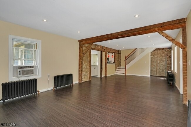 Photo - 619 S Main St