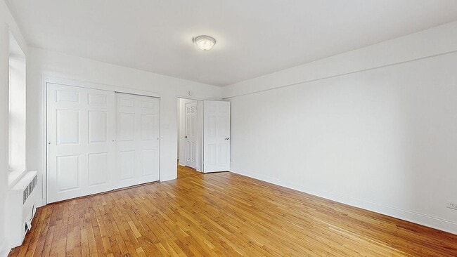 Photo - 282 E 35th St