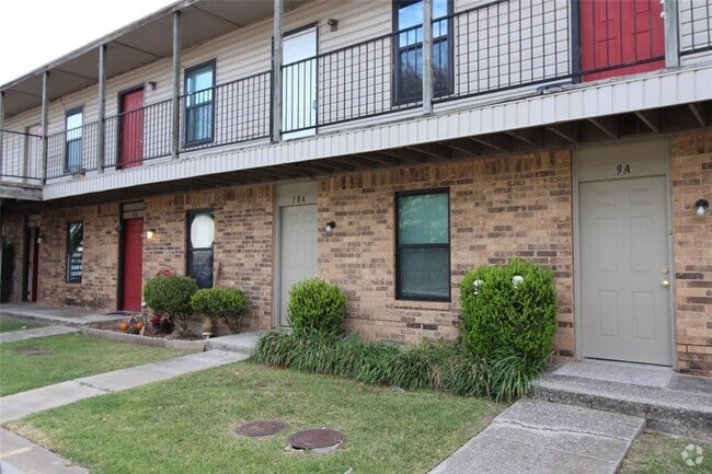 Building Photo - 1901 E Lindsey St Unit 10A Rental
