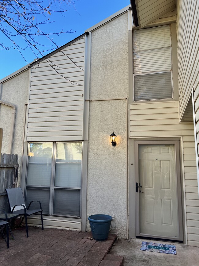 Photo - 819 Red Bird Ln