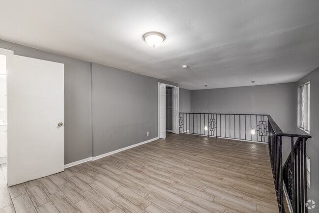 1BR, 1BA - 848SF - Bedroom