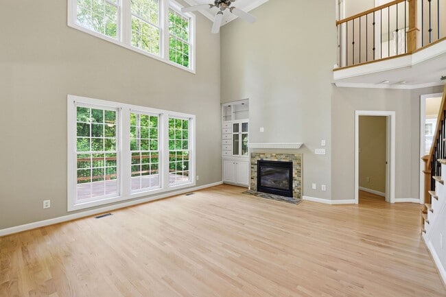 Photo - Gorgeous and Spacious 5 Bedroom Home, Cul-de-sac lot, Vaulted Ceilings, Large Backyard, Stunning ...