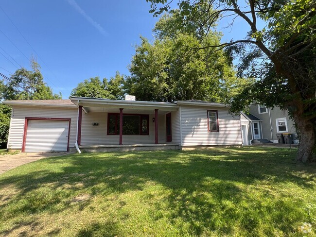 Building Photo - 3 Bedroom House AVAILABLE AUGUST 2025; Mon...