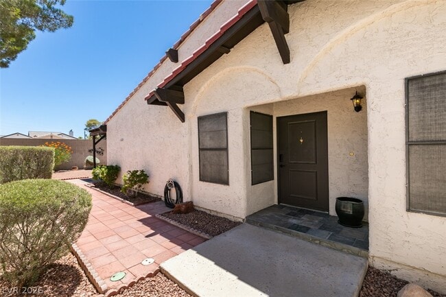 Photo - 2587 Swan Ln