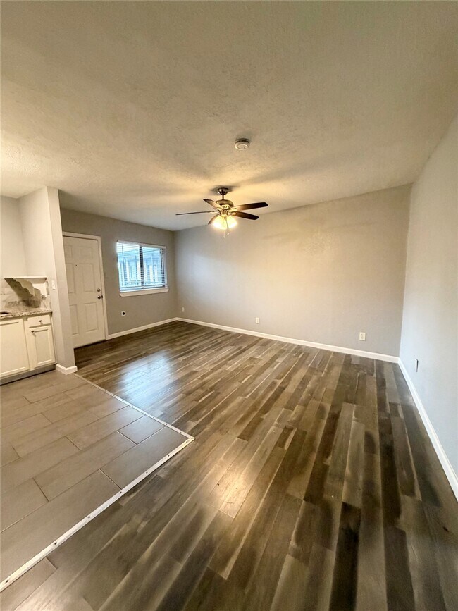 Building Photo - 4811 Oakland St Unit 12