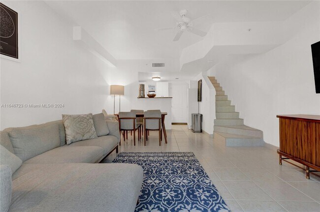 123 SW 17th Rd Unit 102