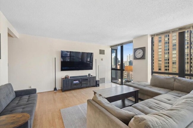 Photo - 1122 N Clark St Unit 2108