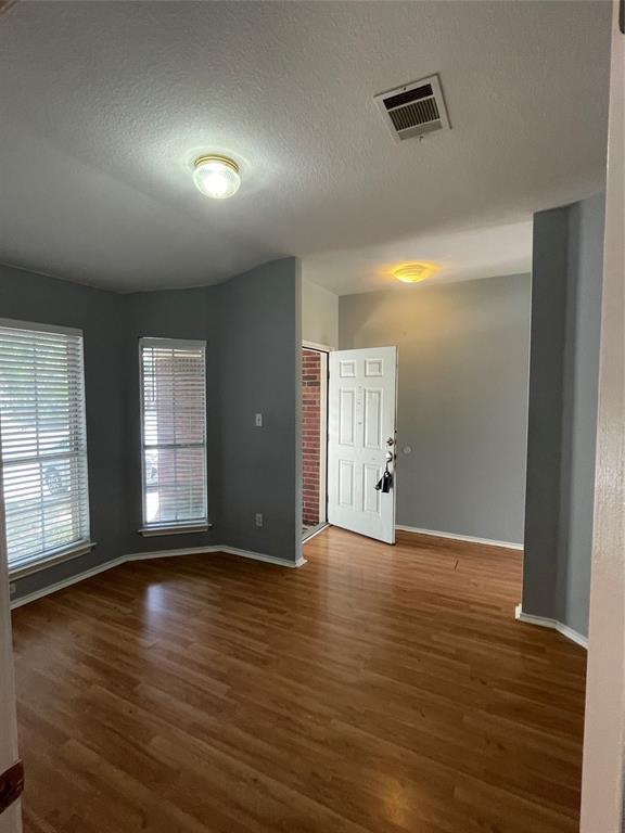 Photo - 2501 Willow Way