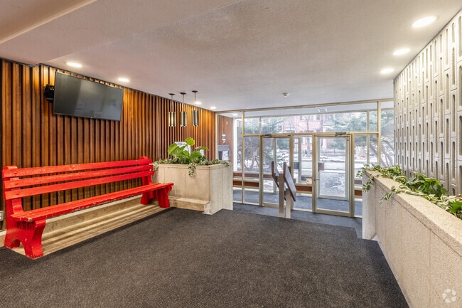 Photo - Saguenay Apartments