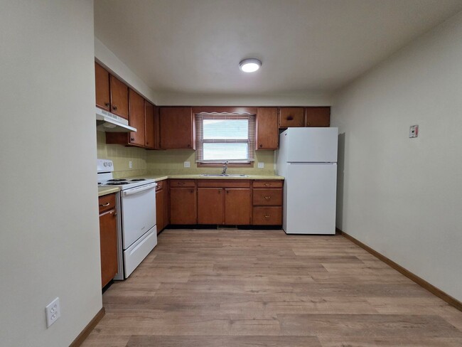 Building Photo - 1254-1256 Meadow Ln