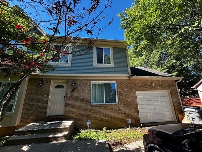 Building Photo - SPACIOUS SF IN GERMANTOWN ESTATES