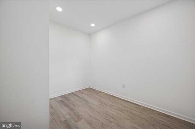 Photo - 4926 W Thompson St Unit 1