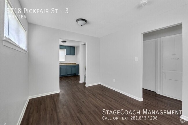 Building Photo - Newly Remodeled Two Bedroom Apartment! REN... Unit 3