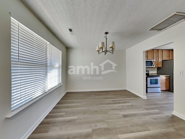 Photo - 611 Westbury Way