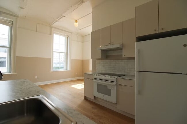 Photo - 30 W Broad St